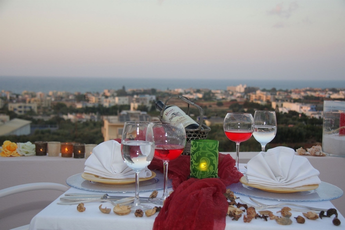 Imagen del bar/restaurante del Hotel Matheo Villas and Suites. Foto 2