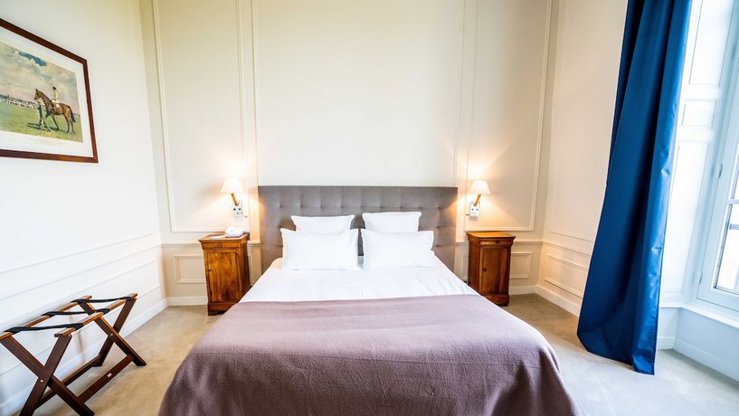 Imagen de la habitación del Hotel Mathieu Kergourlay H&ocirc;tel de Boisgelin. Foto 10