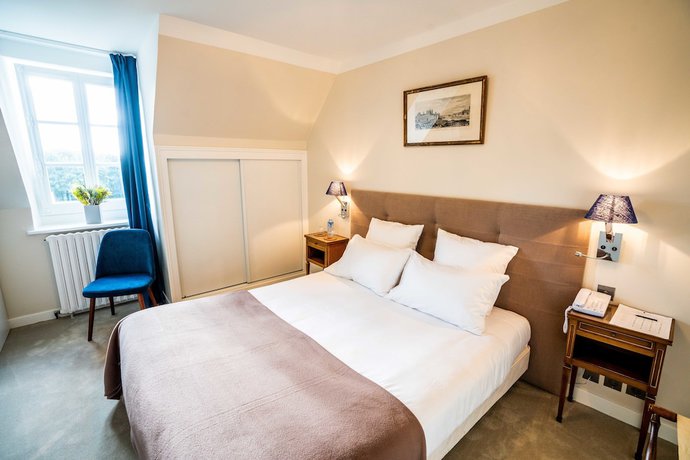 Imagen de los exteriores del Hotel Mathieu Kergourlay H&ocirc;tel de Boisgelin. Foto 19