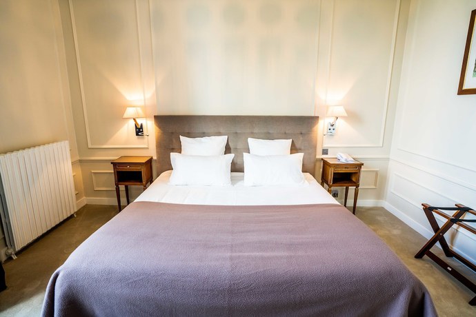 Imagen de la habitación del Hotel Mathieu Kergourlay de Boisgelin. Foto 13