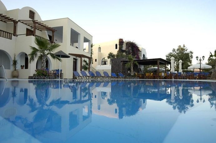 Imagen de la piscina del Hotel Mathios Village. Foto 14