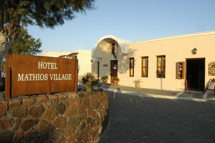 Imagen de los exteriores del Hotel Mathios Village. Foto 9