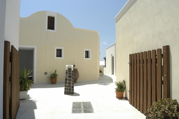Imagen de los exteriores del Hotel Mathios Village. Foto 10