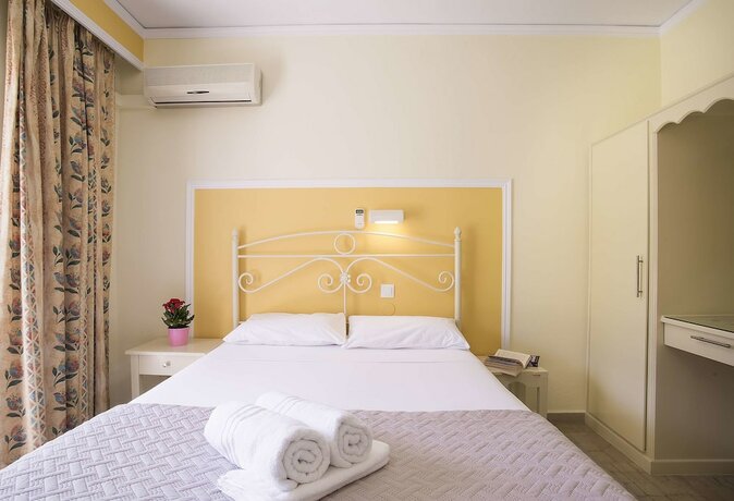 Imagen de la habitación del Hotel Mathraki Resort. Foto 13