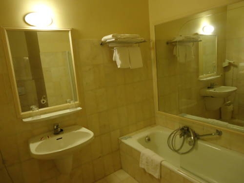 Imagen de la habitación del Hotel Matignon Grand Place. Foto 7