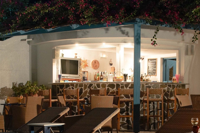 Imagen de la piscina del Hotel Matina. Foto 11