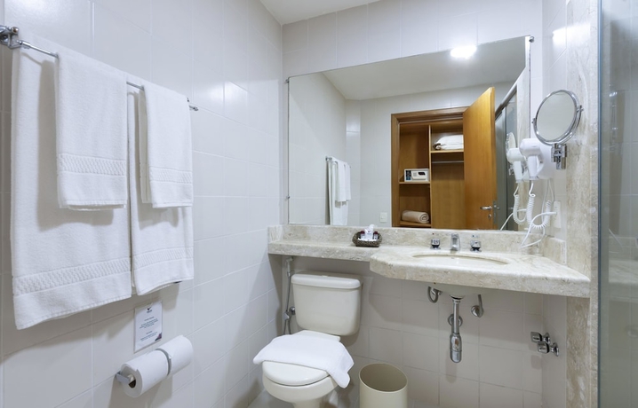 Imagen de la habitación del Hotel Matiz Bar&atilde;o Geraldo Express. Foto 11