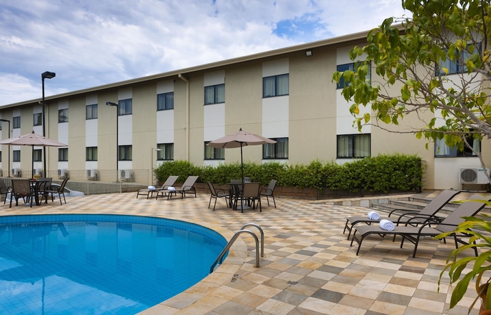 Imagen de la piscina del Hotel Matiz Bar&atilde;o Geraldo Express. Foto 18