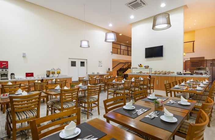 Imagen del bar/restaurante del Hotel Matiz Bar&atilde;o Geraldo Express. Foto 2