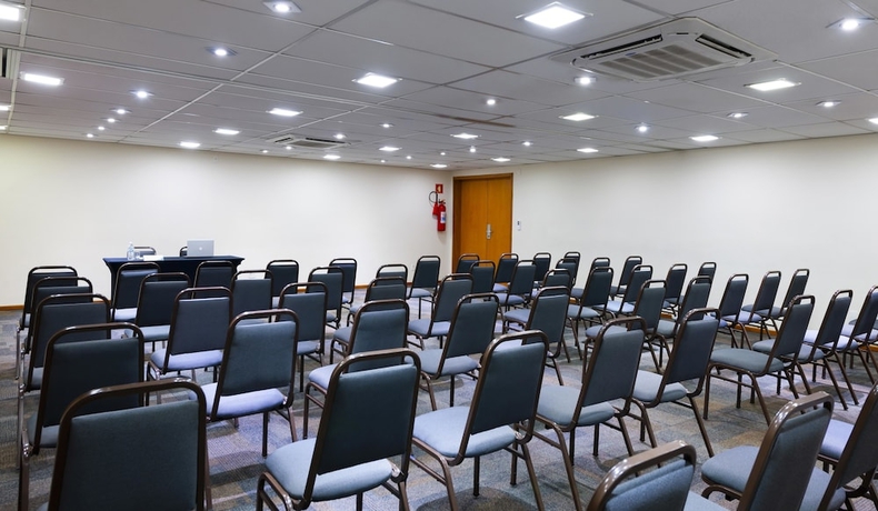 Imagen de los interiores del Hotel Matiz Bar&atilde;o Geraldo Express. Foto 16