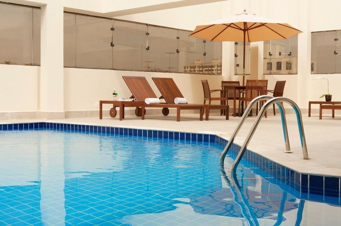 Imagen de la piscina del Hotel Matiz Manhattan. Foto 13