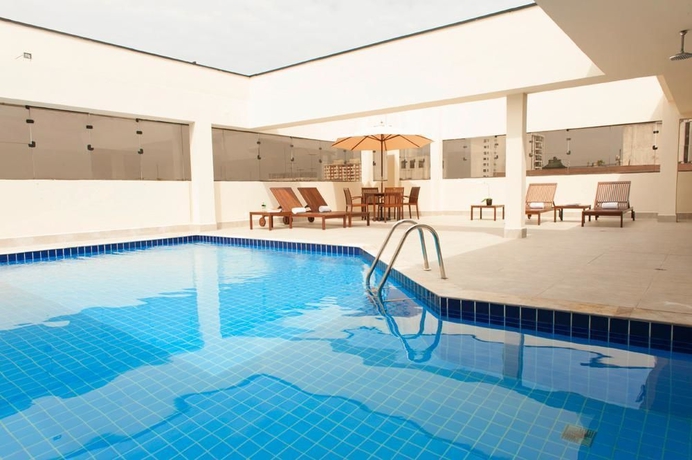 Imagen de la piscina del Hotel Matiz Manhattan. Foto 14