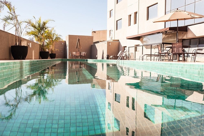 Imagen de la piscina del Hotel Matiz Vilaboim Ribeir&atilde;o Preto. Foto 15