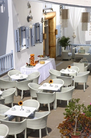 Imagen de los exteriores del Hotel Matogianni. Foto 14