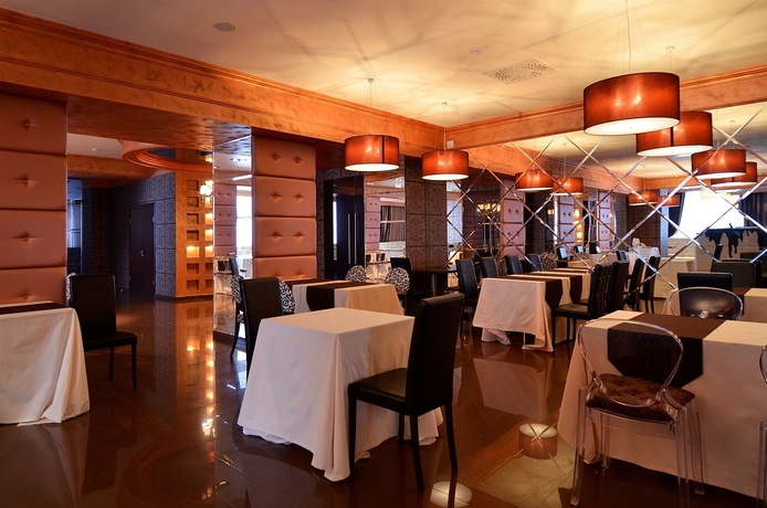 Imagen del bar/restaurante del Hotel Matreshka Plaza. Foto 3