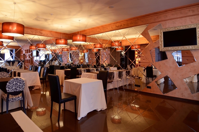 Imagen del bar/restaurante del Hotel Matreshka Plaza. Foto 4