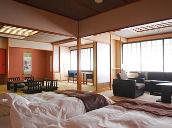 Imagen de la piscina del Hotel Matsunoi, Minakami. Foto 12