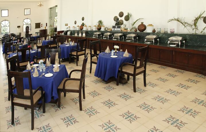 Imagen del bar/restaurante del Hotel Matsya Villa. Foto 13