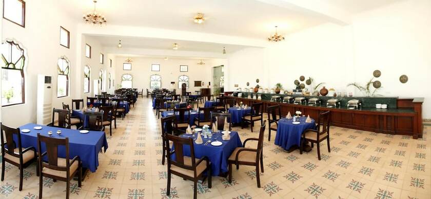 Imagen del bar/restaurante del Hotel Matsya Villa. Foto 14