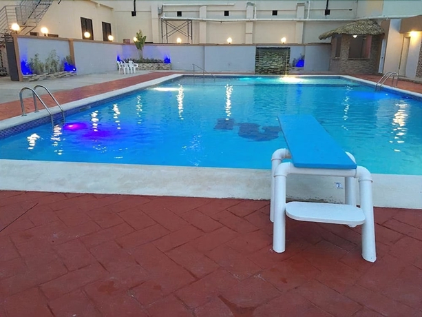 Imagen de la piscina del Hotel Matum and Casino. Foto 16