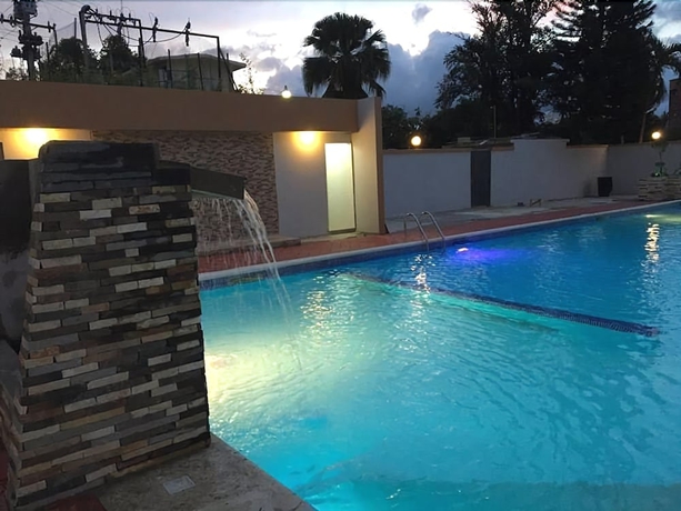 Imagen de la piscina del Hotel Matum and Casino. Foto 17