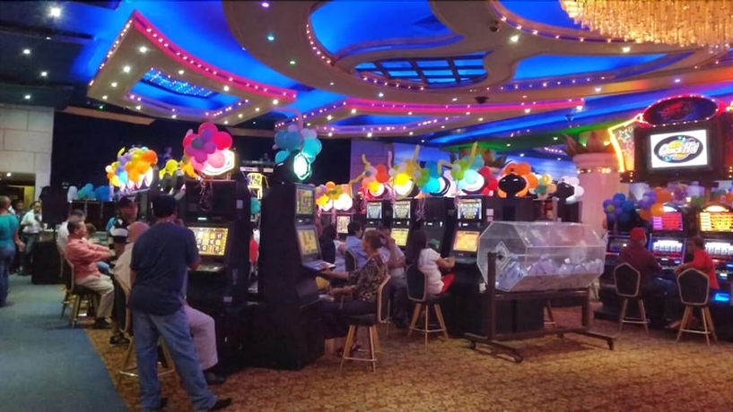 Imagen de los interiores del Hotel Matum and Casino. Foto 12