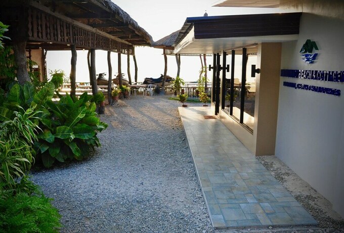 Imagen de los exteriores del Hotel Matutinao Beach. Foto 33