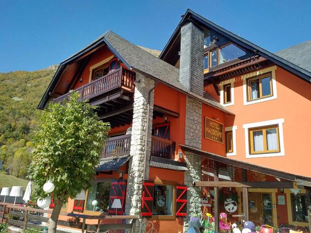 Imagen de los exteriores del Hotel Mauberme. Foto 6