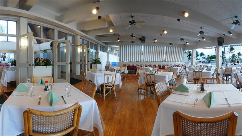 Imagen del bar/restaurante del Hotel Maui Beach. Foto 2