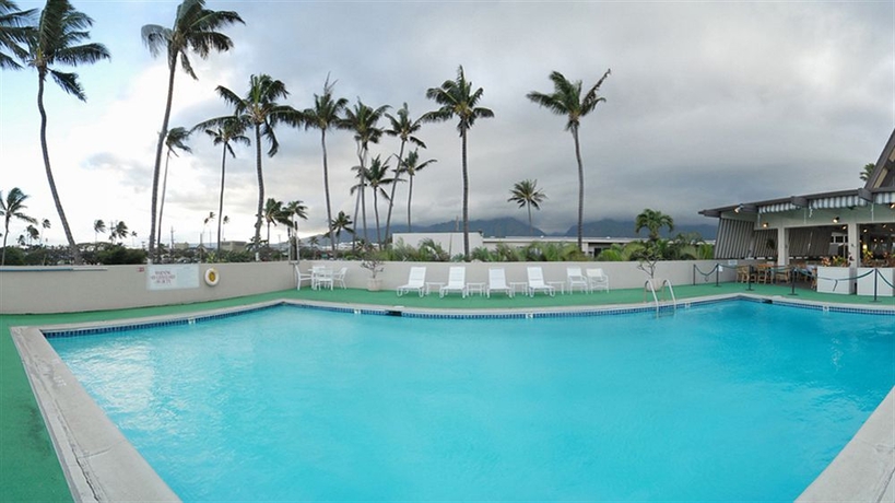 Imagen de la piscina del Hotel Maui Beach. Foto 16