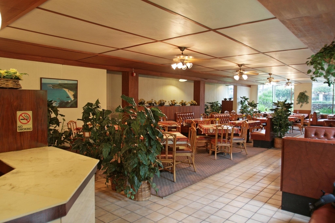 Imagen del bar/restaurante del Hotel Maui Seaside. Foto 14