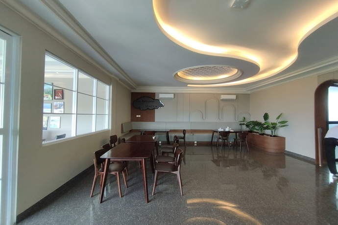 Imagen de los interiores del Hotel Maulidia and Convention Center. Foto 13