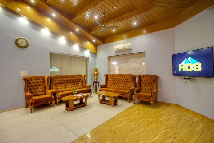 Imagen de los interiores del Hotel Maulik Mansion Resort. Foto 18