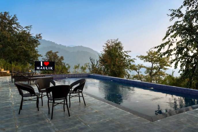 Imagen de la piscina del Hotel Maulik Retreat. Foto 17