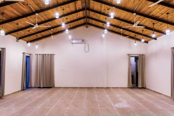 Imagen de los interiores del Hotel Maulik Retreat. Foto 16
