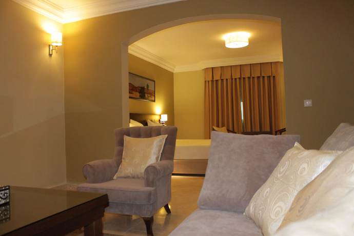 Imagen de la habitación del Hotel MauriCenter. Foto 17