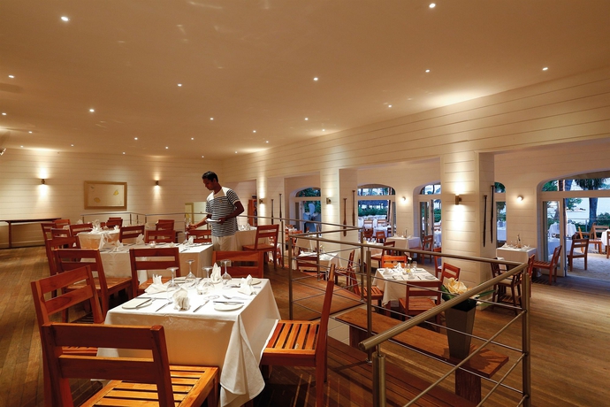 Imagen del bar/restaurante del Hotel Mauricia Beachcomber Resort and Spa. Foto 7