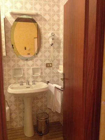 Imagen de la habitación del Hotel Mauro. Foto 16