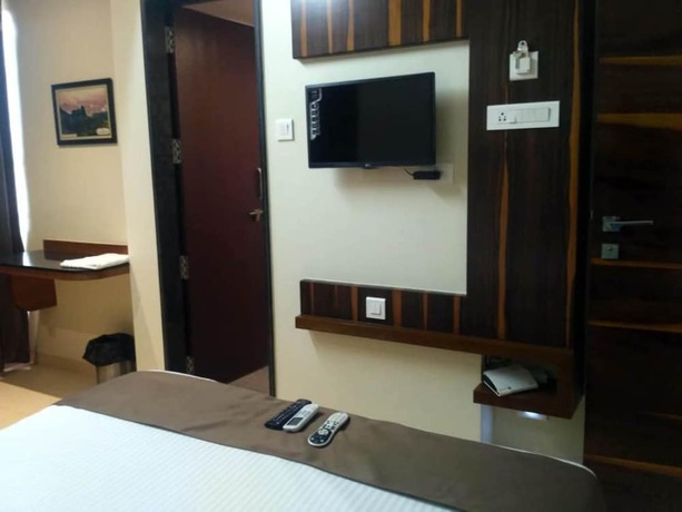 Imagen de la habitación del Hotel Maval Grand. Foto 14