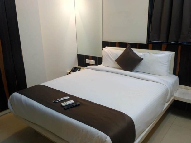 Imagen de la habitación del Hotel Maval Grand. Foto 17