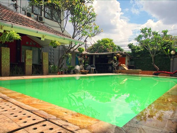 Imagen de la piscina del Hotel Maven Buncit. Foto 19