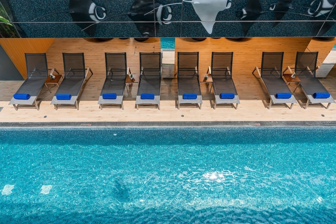 Imagen de la piscina del Hotel Maven Stylish Hua Hin. Foto 18