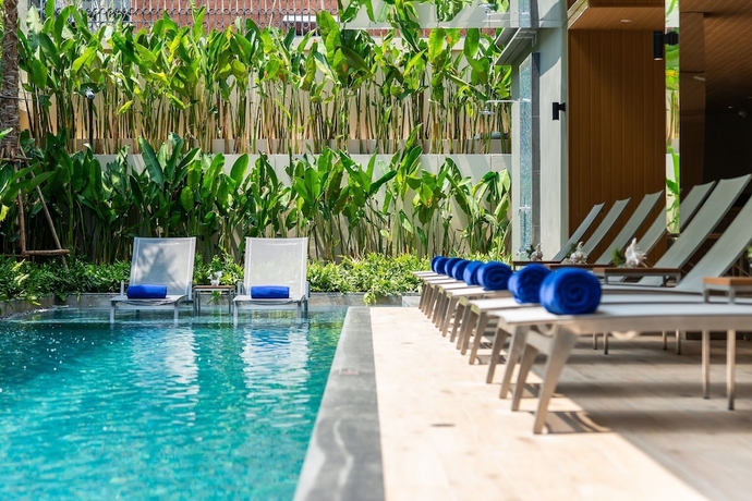 Imagen de la piscina del Hotel Maven Stylish Hua Hin. Foto 19