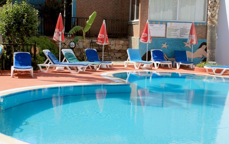 Imagen de la piscina del Hotel Mavi Belce. Foto 16