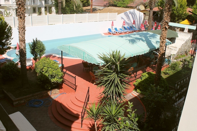 Imagen de la piscina del Hotel Mavi Belce. Foto 17