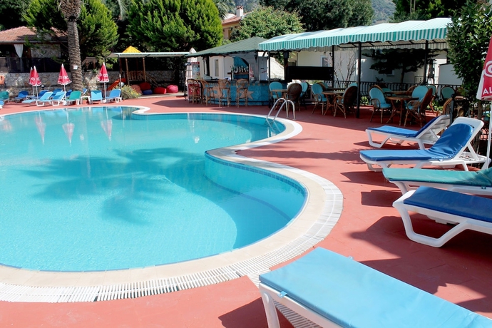 Imagen de la piscina del Hotel Mavi Belce. Foto 18