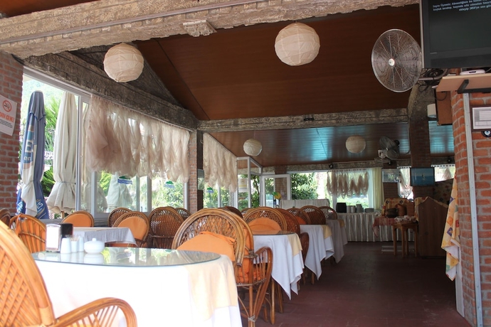 Imagen del bar/restaurante del Hotel Mavi Belce. Foto 3