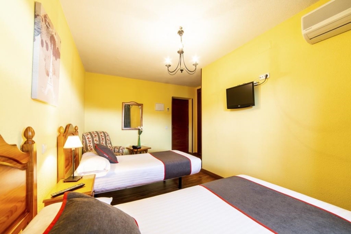 Imagen de la habitación del Hotel Mavi, La Cabrera. Foto 7