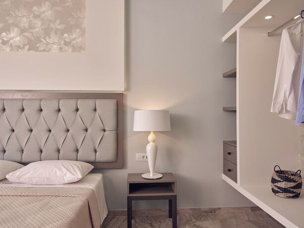 Imagen de la habitación del Hotel Mavrias Complex. Foto 11
