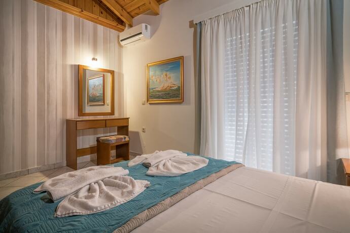 Imagen de la habitación del Hotel Mavrias Complex. Foto 13